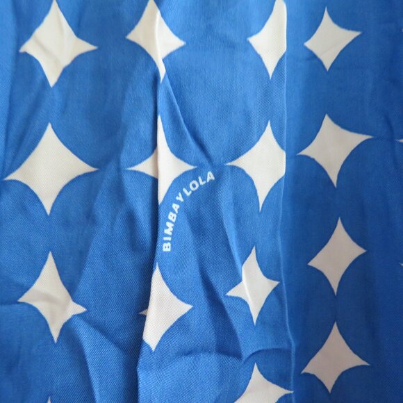 Blue and White Geometric Pattern Dress - Picture 5 of 16